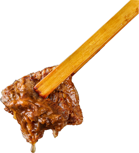고기를 젓가락으로 집어 올린 사진